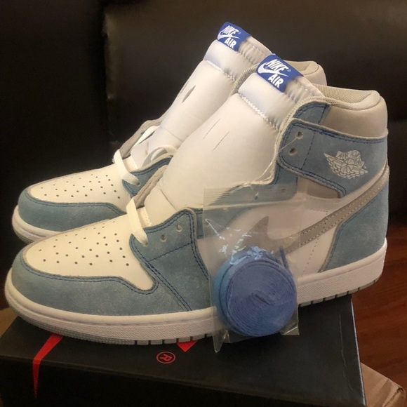 Jordan 1 ‘hyper royal’ - Picture 2 of 2